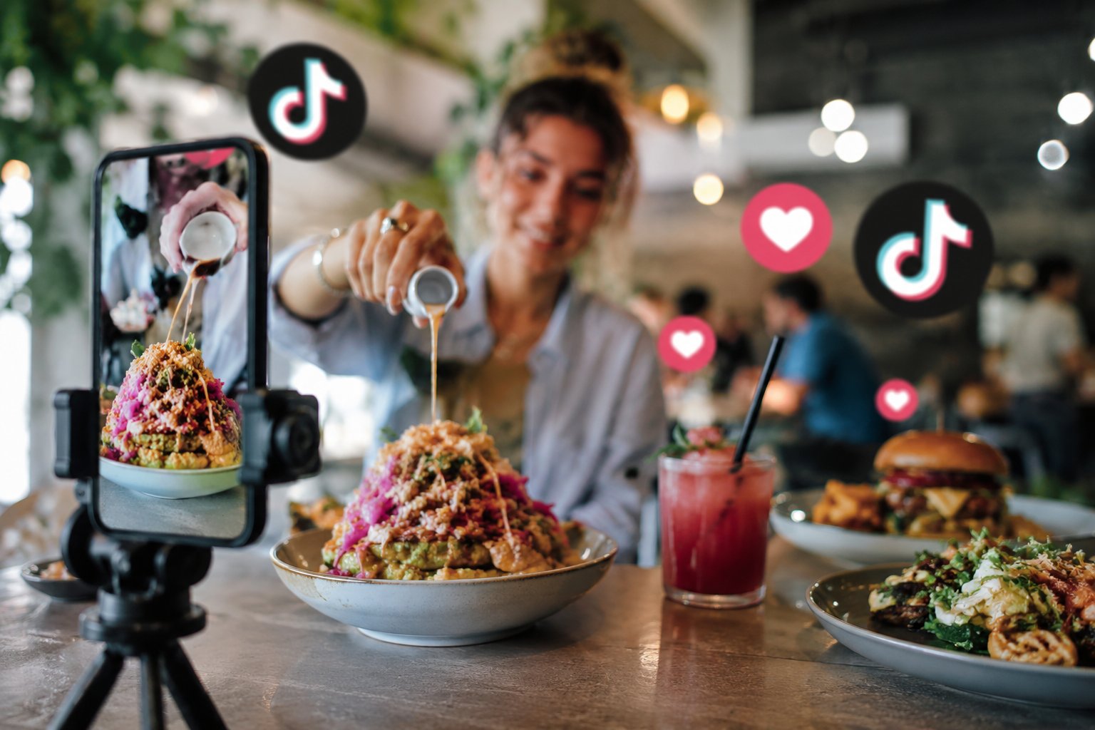 TikTok et les tendances food : comment les réseaux sociaux transforment les restaurants